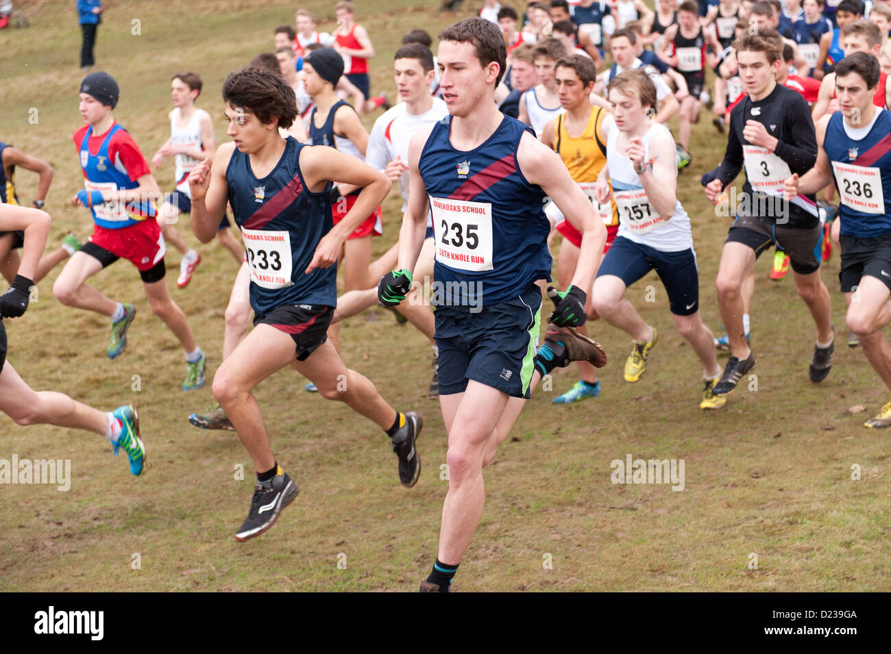 L'Assemblée Knole Run Sevenoaks School cross country 15 jeunes 16 17 ans 6 mile run dans les équipes de la course d'endurance difficiles Banque D'Images L'Assemblée Knole Run Sevenoaks School cross country 15 jeunes 16 17 ans 6 mile run dans les équipes de la course d'endurance difficiles Banque D'Images