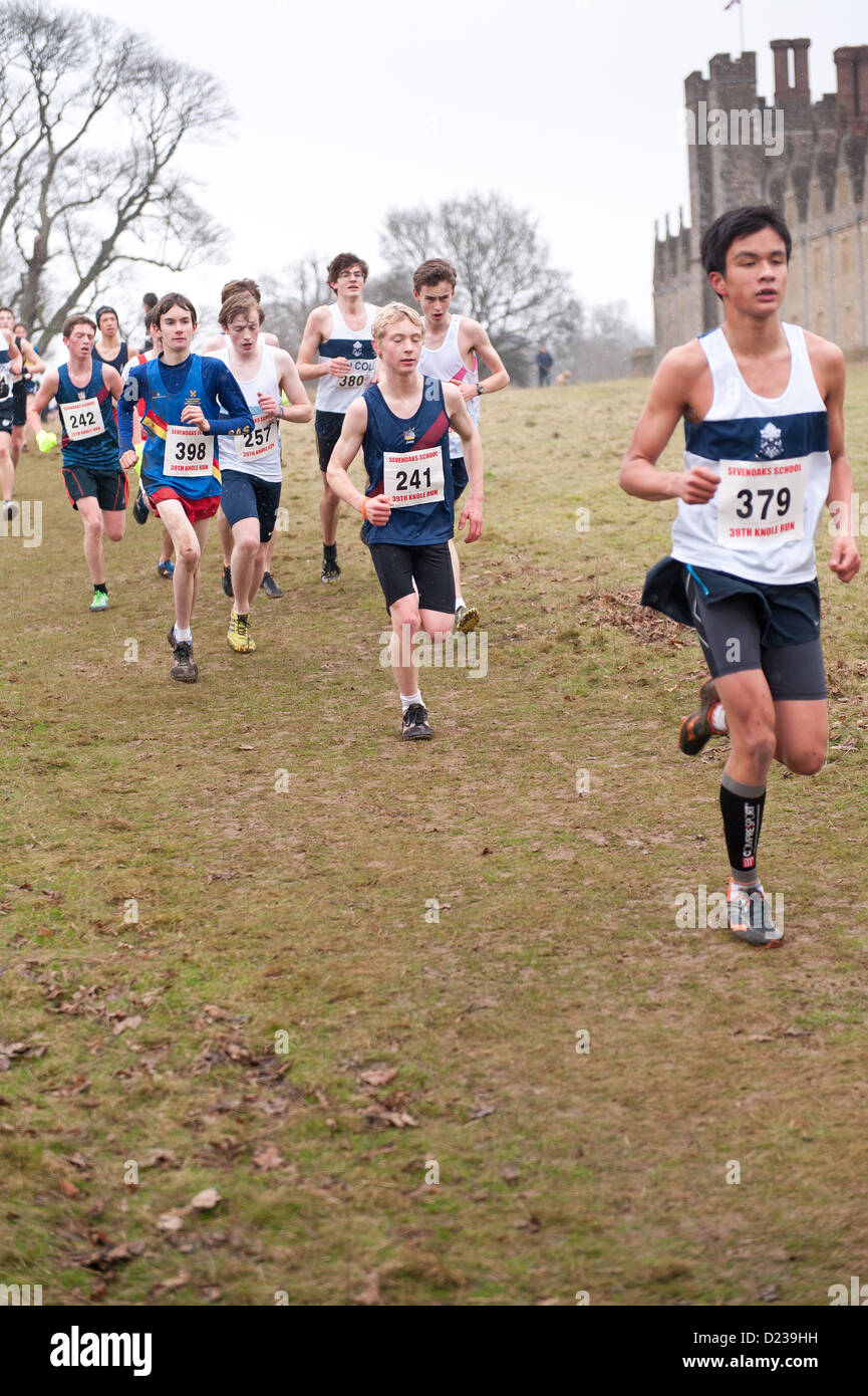 L'Assemblée Knole Run Sevenoaks School cross country 15 jeunes 16 17 ans 6 mile run dans les équipes de la course d'endurance difficiles Banque D'Images L'Assemblée Knole Run Sevenoaks School cross country 15 jeunes 16 17 ans 6 mile run dans les équipes de la course d'endurance difficiles Banque D'Images