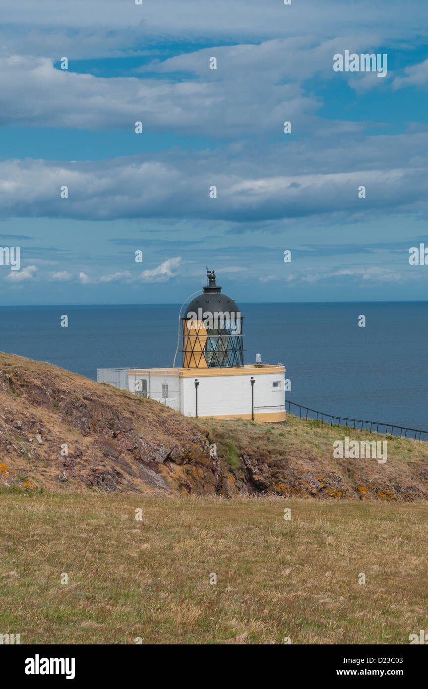 1862 St Abbs Lighthouse & corne de brume construit par David et Thomas Stevenson St Abbs Ecosse Scottish Borders Banque D'Images