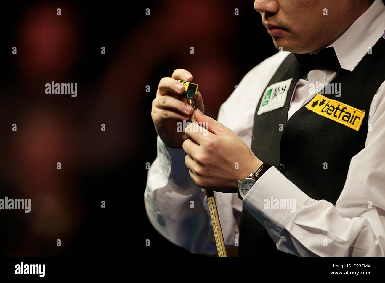 13.01.2013 Londres, Angleterre. Ding Junhui en action contre Neil Robertson lors de la Masters Snooker d'Alexandra Palace. Banque D'Images