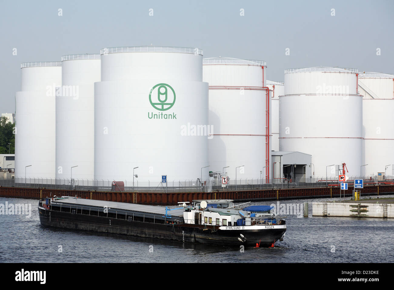 Berlin, Allemagne, réservoirs d'huile à BEHALA Westhafen Banque D'Images