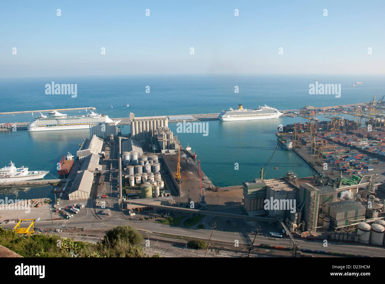 Port de Barcelone, les quais du port de Barcelona Ronda del Litoral,  Catalogne, Catalogne, Barcelone, Espagne Photo Stock - Alamy