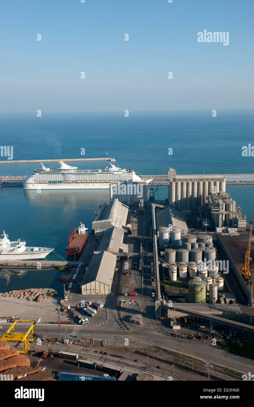 Port de Barcelone, les quais du port de Barcelona Ronda del Litoral, Catalogne, Catalogne, Barcelone, Espagne. Banque D'Images