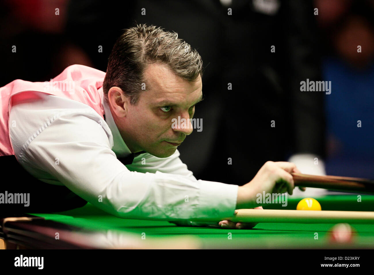 Londres, Royaume-Uni. 13 Jan, 2013. Mark Davis en action contre Mark Allen pendant le Masters de Snooker Alexandra Palace. Banque D'Images