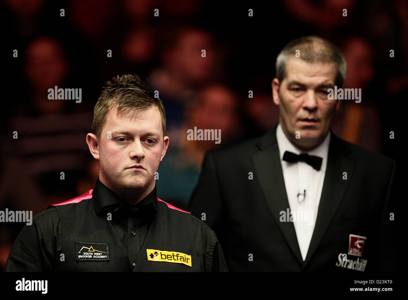 Londres, Royaume-Uni. 13 Jan, 2013. Mark Allen en action contre Mark Davis pendant le Masters de Snooker Alexandra Palace. Banque D'Images