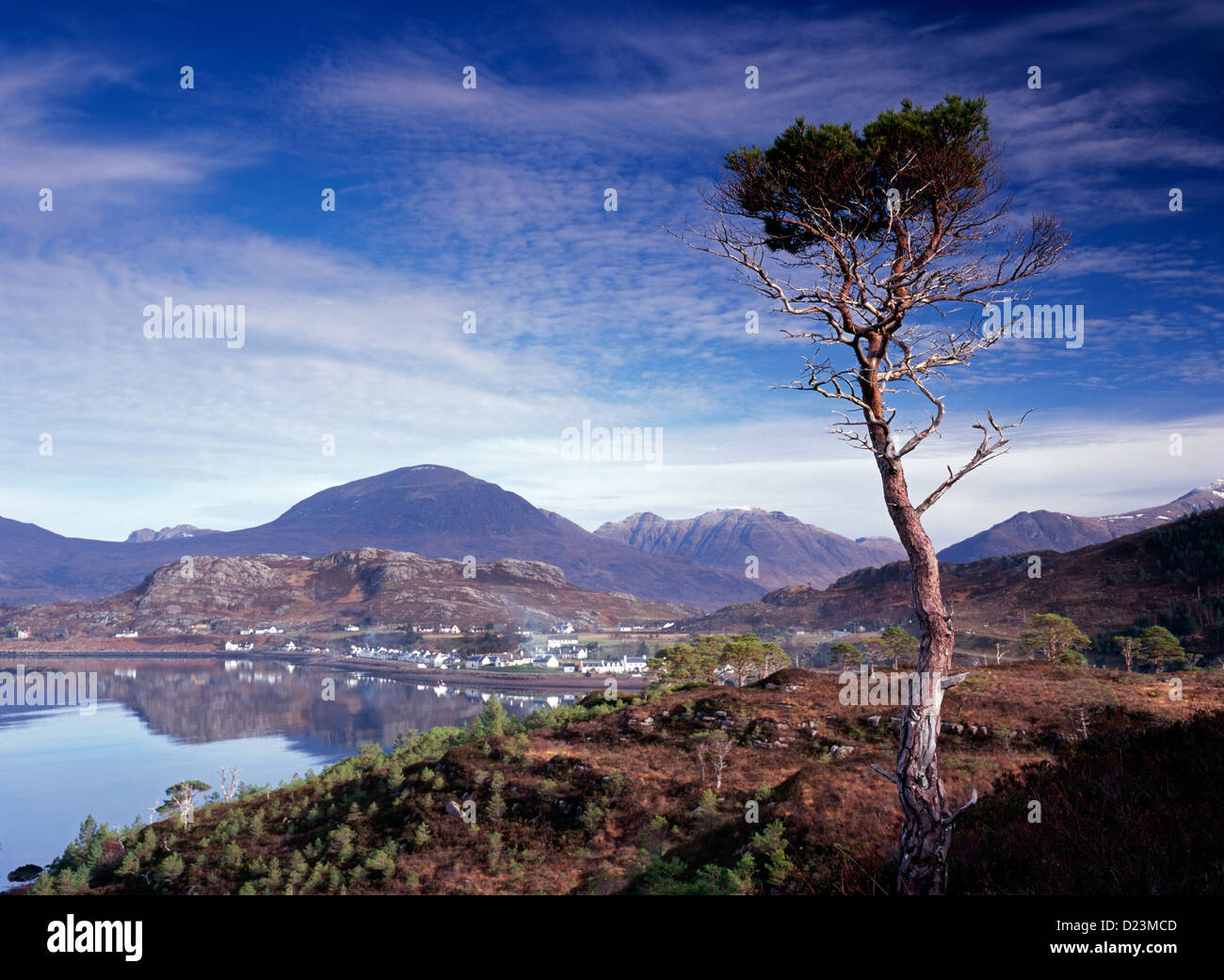 Le village de Shieldaig sur Loch Shieldaig en Wester Ross, les Highlands écossais, au Royaume-Uni. Banque D'Images