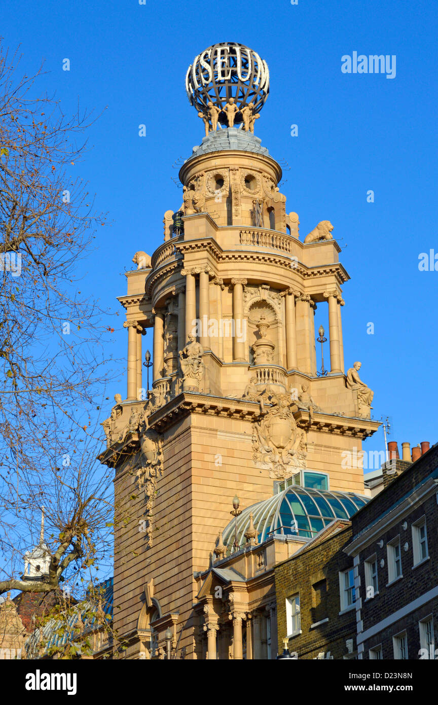 Soleil d'hiver sur le London Coliseum, théâtre abritant l'Opéra national anglais et utilisé par le Ballet national anglais St. Martin's Lane Londres Angleterre Royaume-Uni Banque D'Images