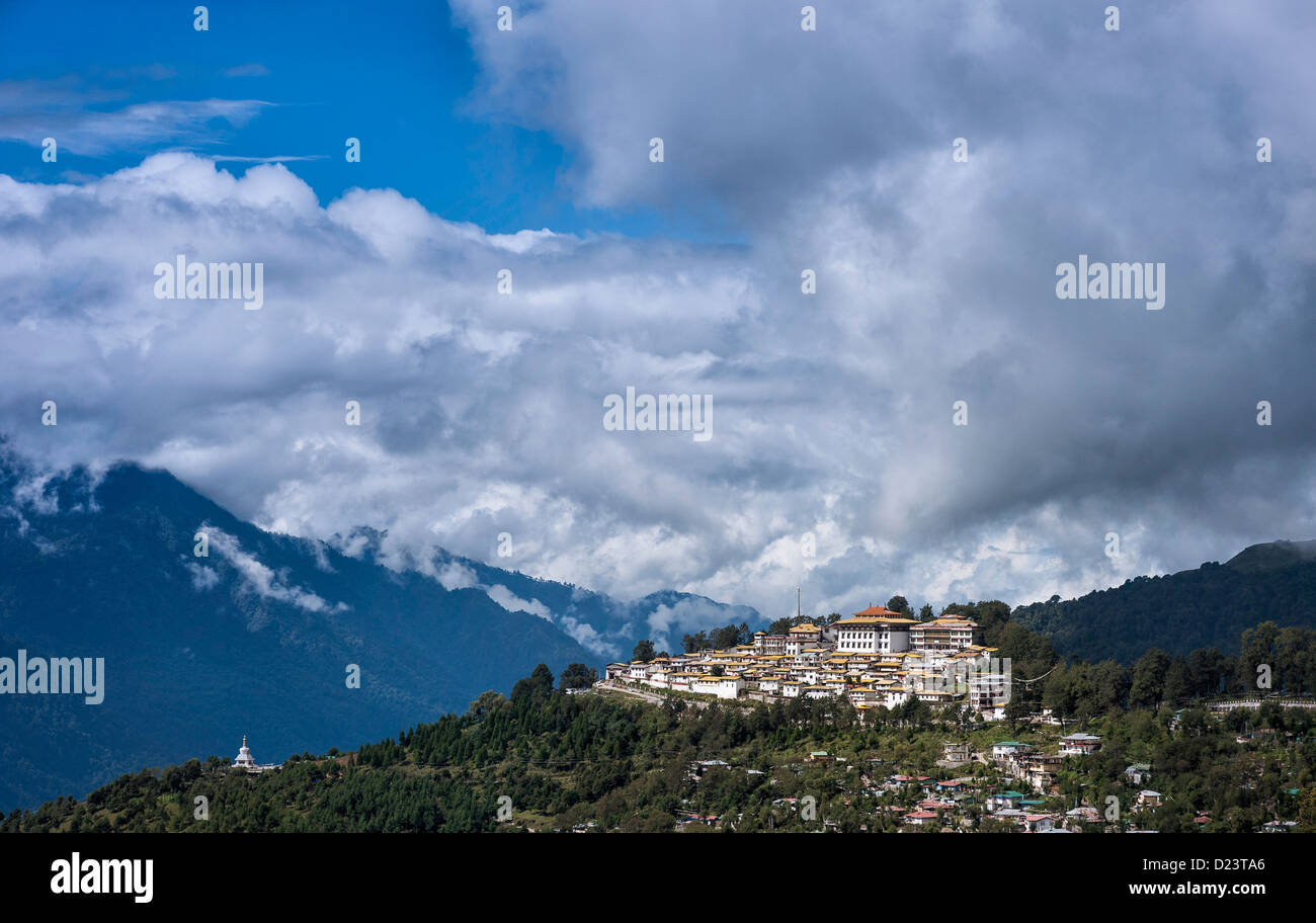 17ème siècle ancien monastère bouddhiste dans la région de Tawang dans l'ouest de l'Arunachal Pradesh, Inde. Il abrite environ 500 moines. Banque D'Images