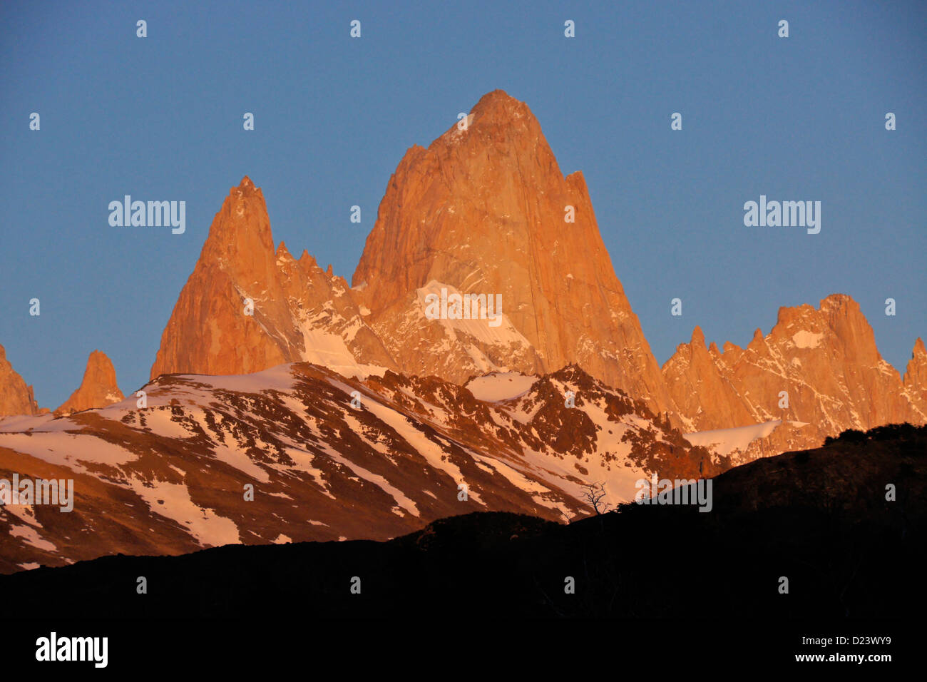 Mt. Fitz Roy au lever du soleil, Los Glaciares NP, Patagonie, Argentine Banque D'Images