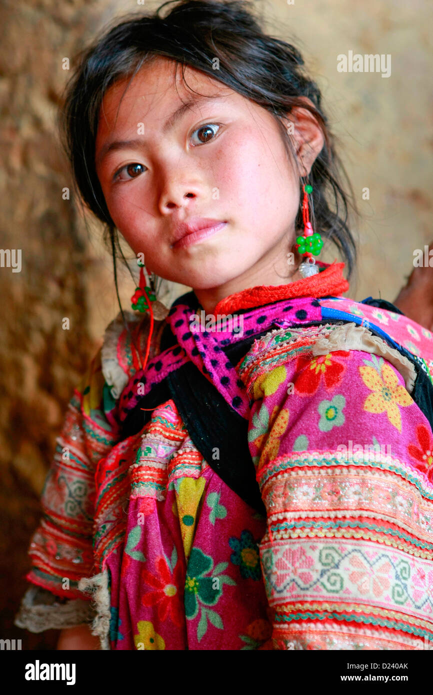 Portrait of a Girl Flower Hmong dans la province de Ha Giang, Vietnam du Nord-Ouest, l'Asie. Banque D'Images