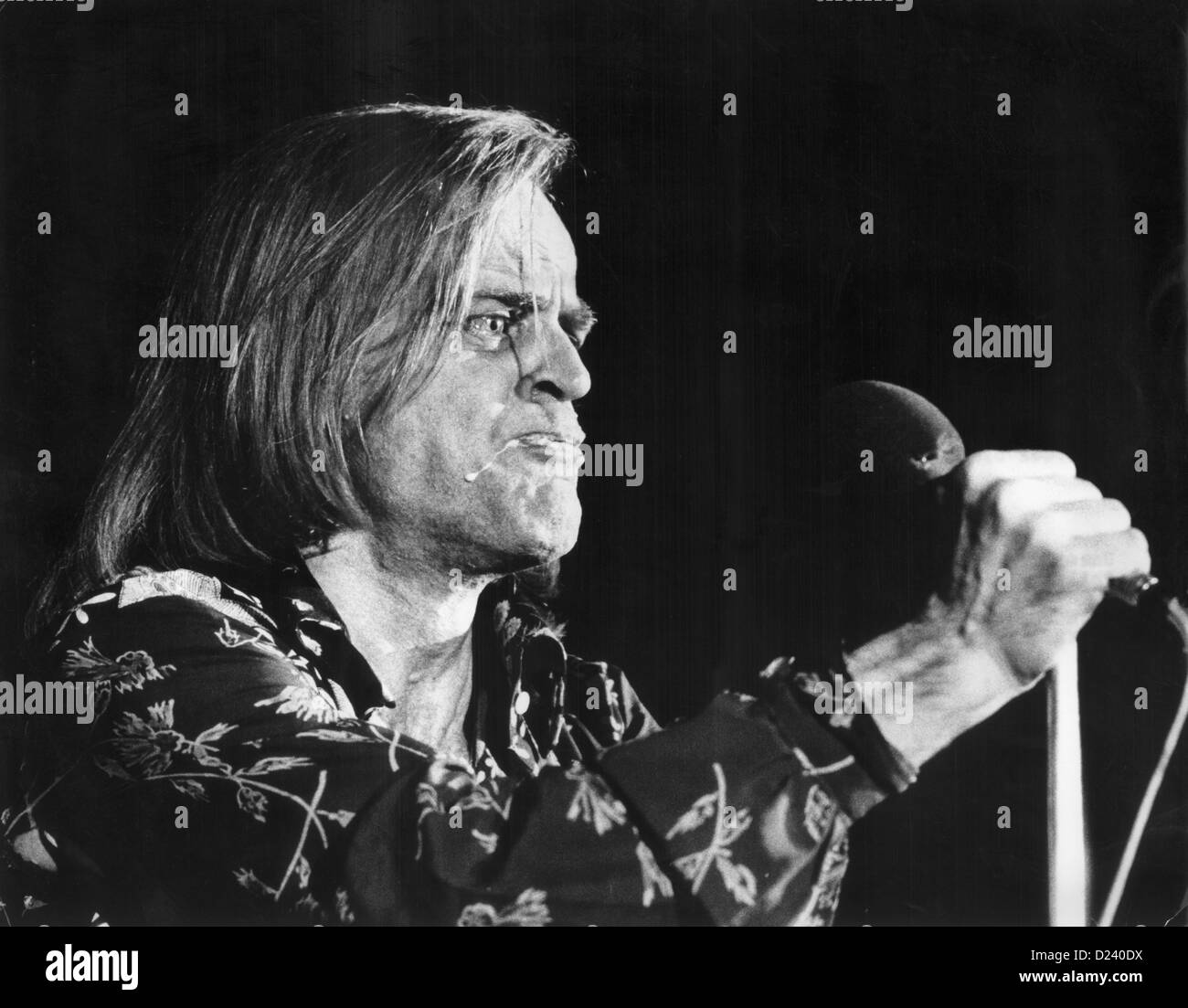 Klaus Kinski acteur présente sa version du "Nouveau Testament" dans la région de Philipshalle Düsseldorf le 27 novembre dernier en 1971. L'enfant terrible de l'art allemand dramamatic aurait fêté son 75e anniversaire le 18 octobre en 2001. De plus, n'est est son 10e anniversaire de la mort, le 23 novembre. Banque D'Images