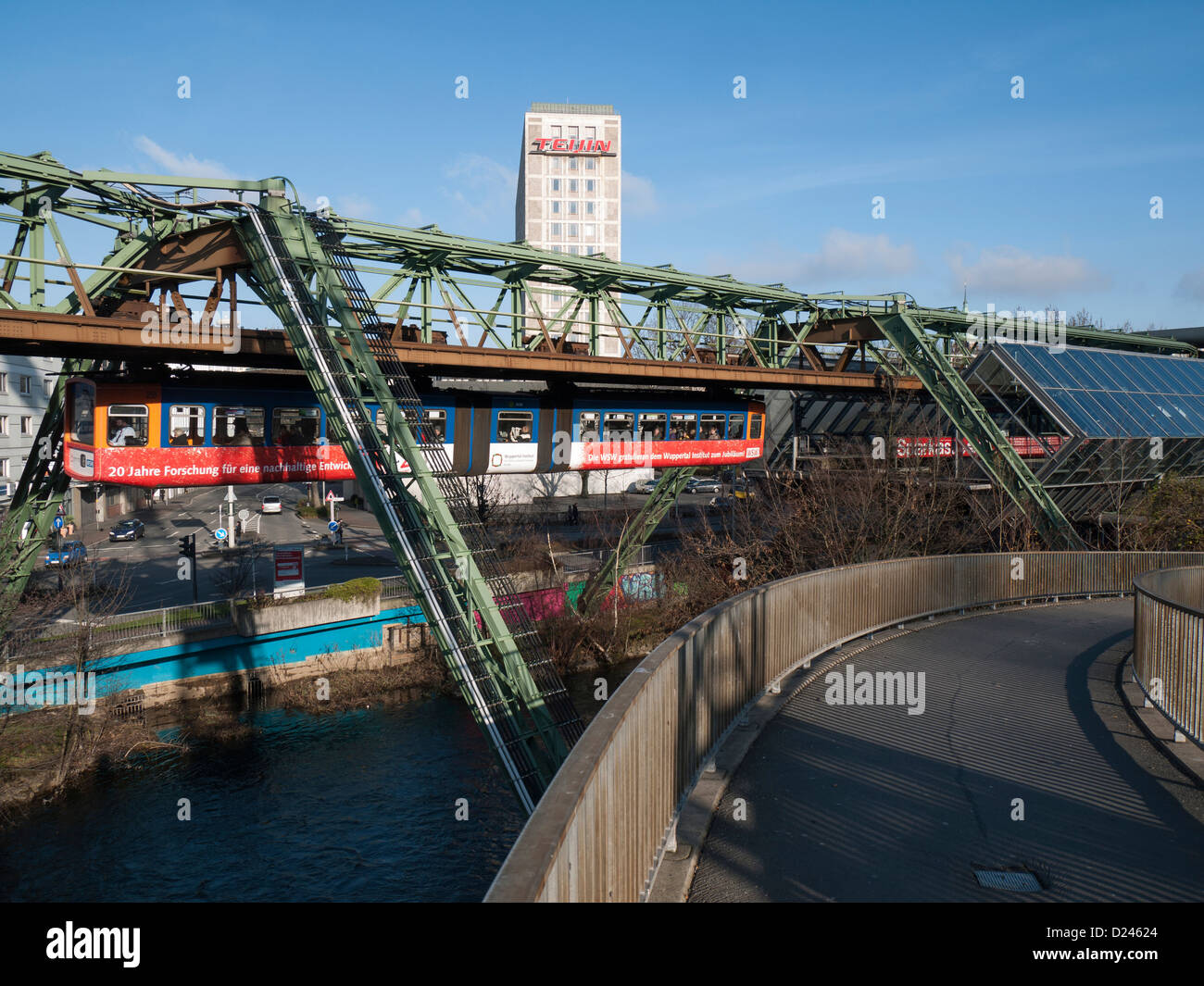 'Die Monorail Schwebebahn" à Wuppertal, Allemagne Banque D'Images