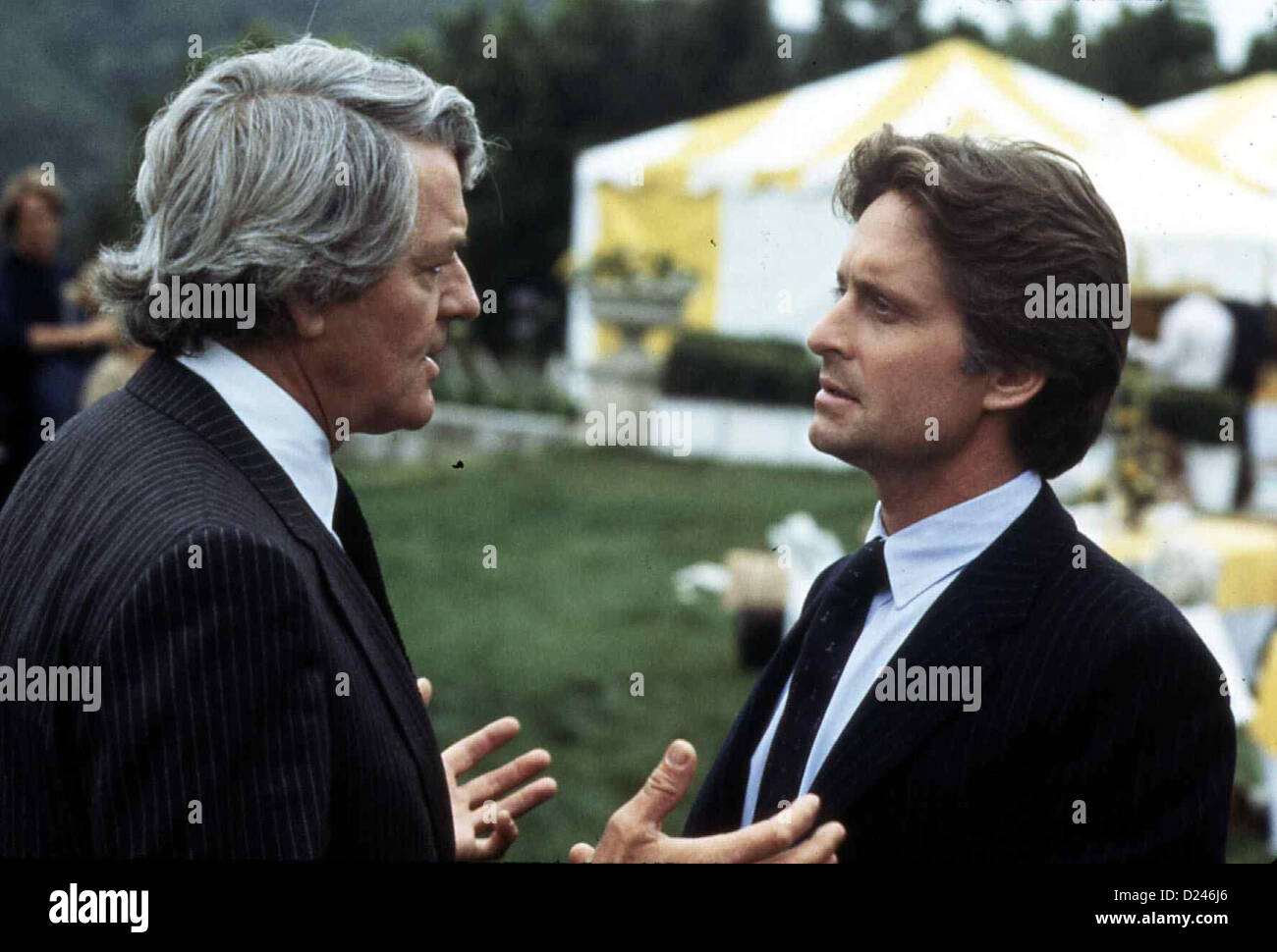Richter Ein Sieht Rot Star Chamber Hal Holbrook, Michael Douglas Benjamin Caulfield (Hal Holbrook) bringt Steve Hardin Banque D'Images