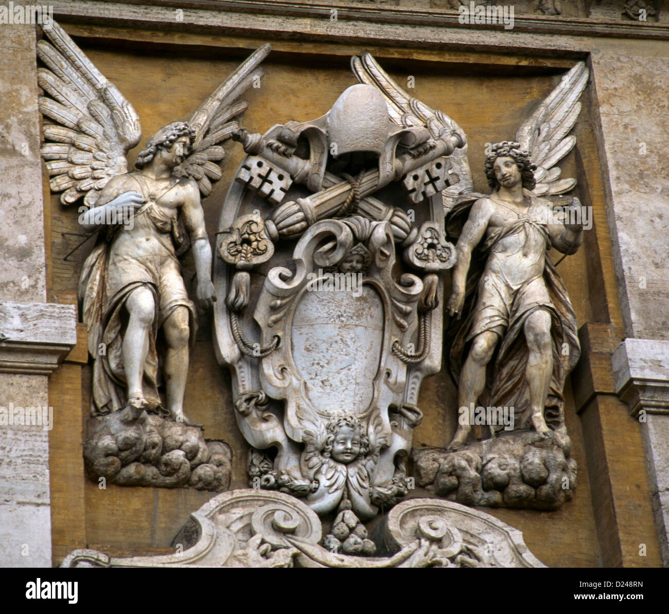 Rome Italie Santa Maria Maggiore Sculpture de protection avec deux clés et les Anges Banque D'Images