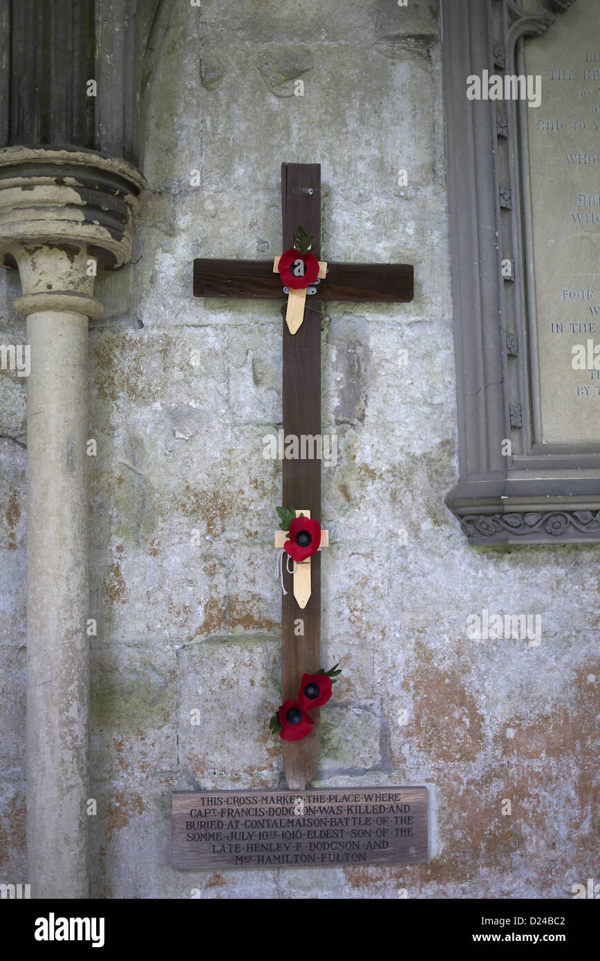 Première Guerre mondiale les pierres tombales dans le cloître de la cathédrale de Salisbury. Banque D'Images