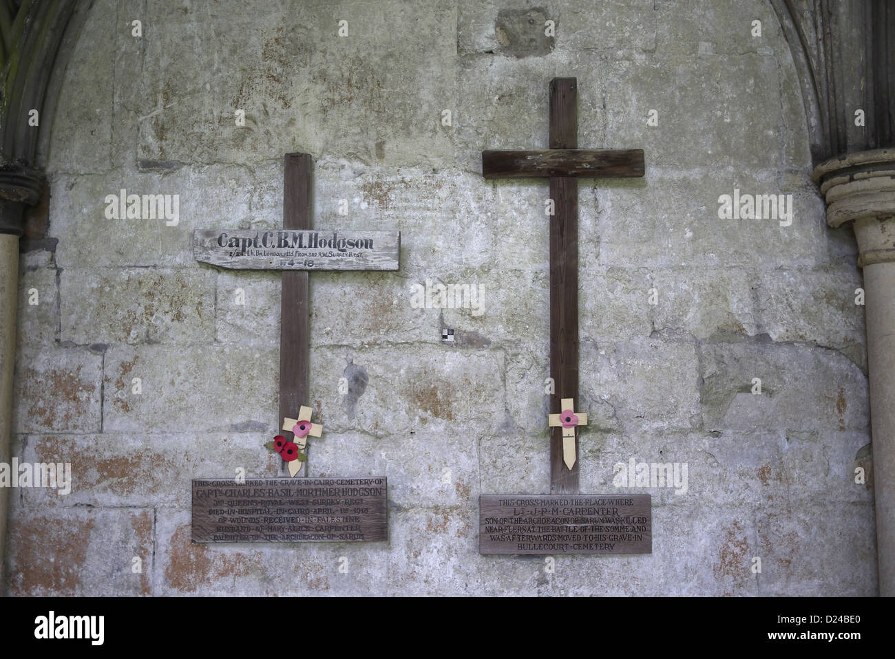 Première Guerre mondiale les pierres tombales dans le cloître de la cathédrale de Salisbury. Banque D'Images