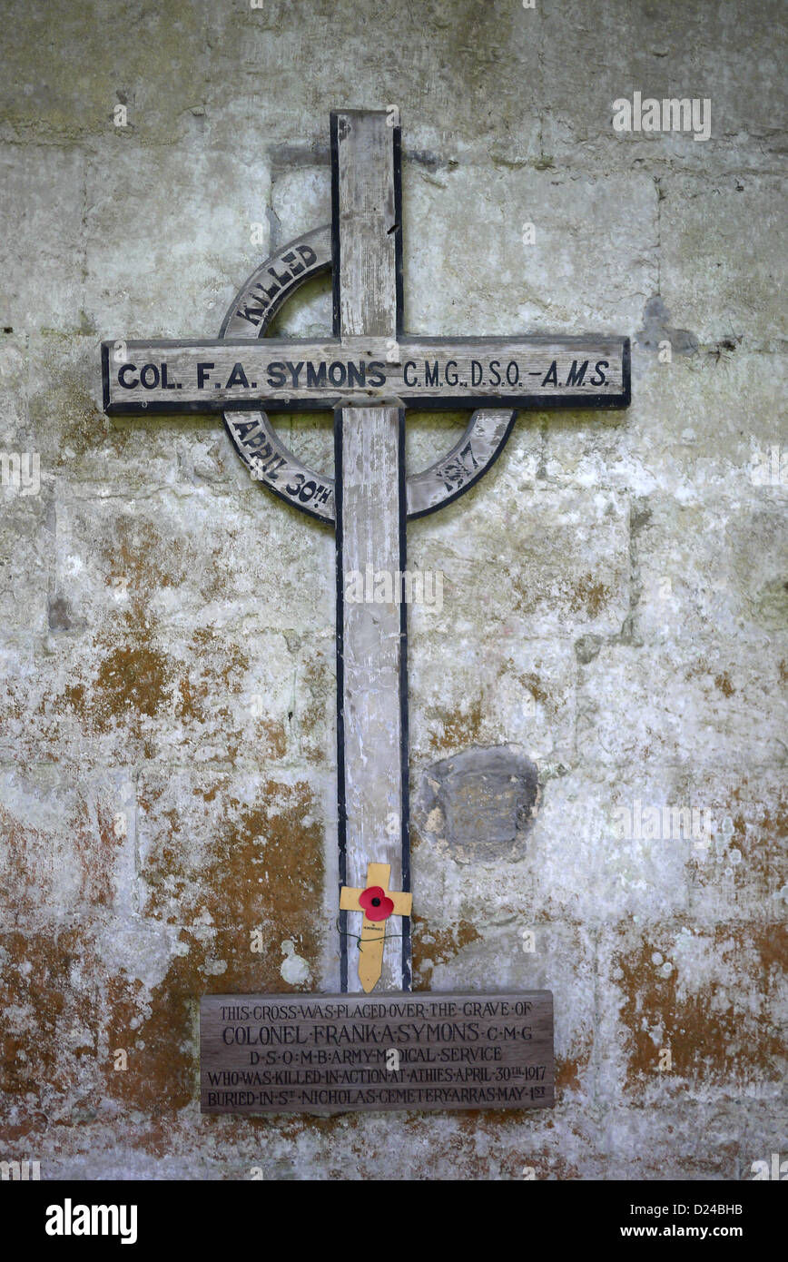 Première Guerre mondiale les pierres tombales dans le cloître de la cathédrale de Salisbury. Banque D'Images