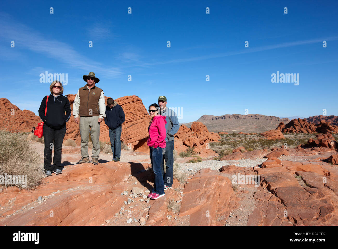 Les touristes et guide touristique au grès des ruches dans la vallée de feu state park nevada usa Banque D'Images