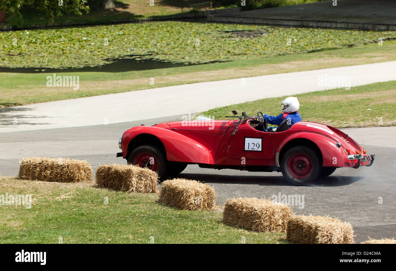 Un dtriving 1949 David Loveys Allard K1 Sport dans l'épreuve de vitesse à motorsport au palace 2011 Banque D'Images