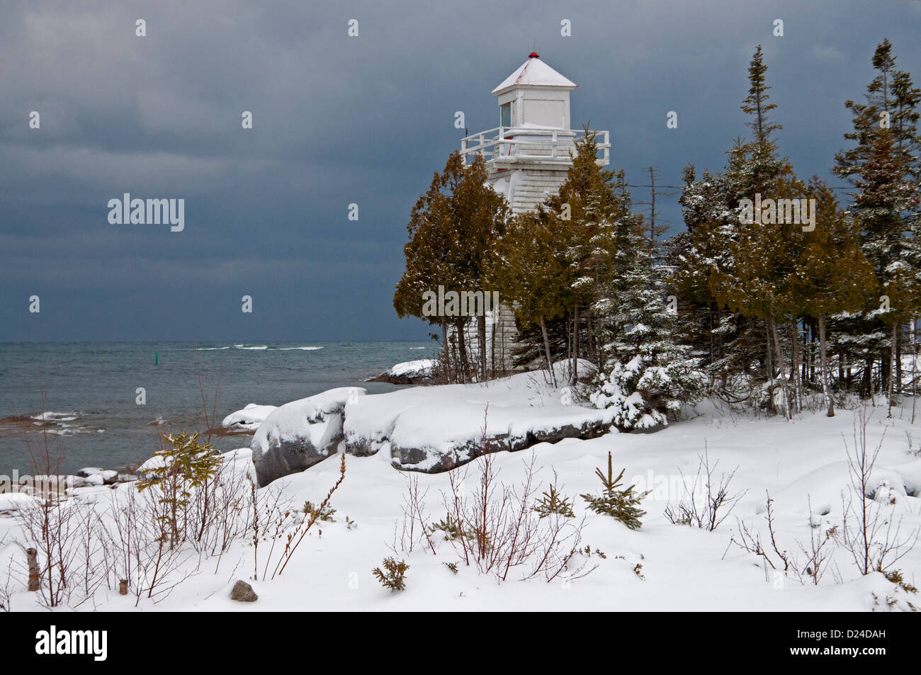 Phare de South Baymouth orageux sur une journée d'hiver. Banque D'Images