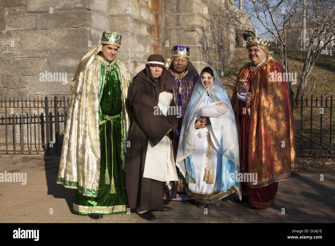 Les 3 Rois, Marie, Joseph et l'enfant Jésus prêt à mars dans les 3 Kings Day Parade à Brooklyn, New York. Banque D'Images