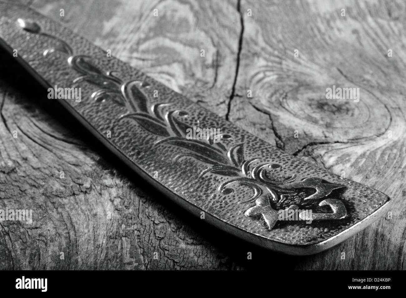 Fourche antique poignée sur une vieille table en bois Banque D'Images