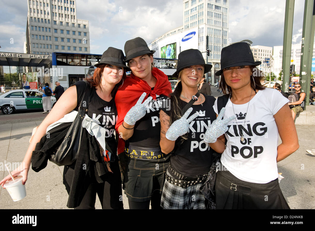 Berlin, Allemagne, les jeunes femmes se disent eux-mêmes comme des fans de Michael Jackson Banque D'Images