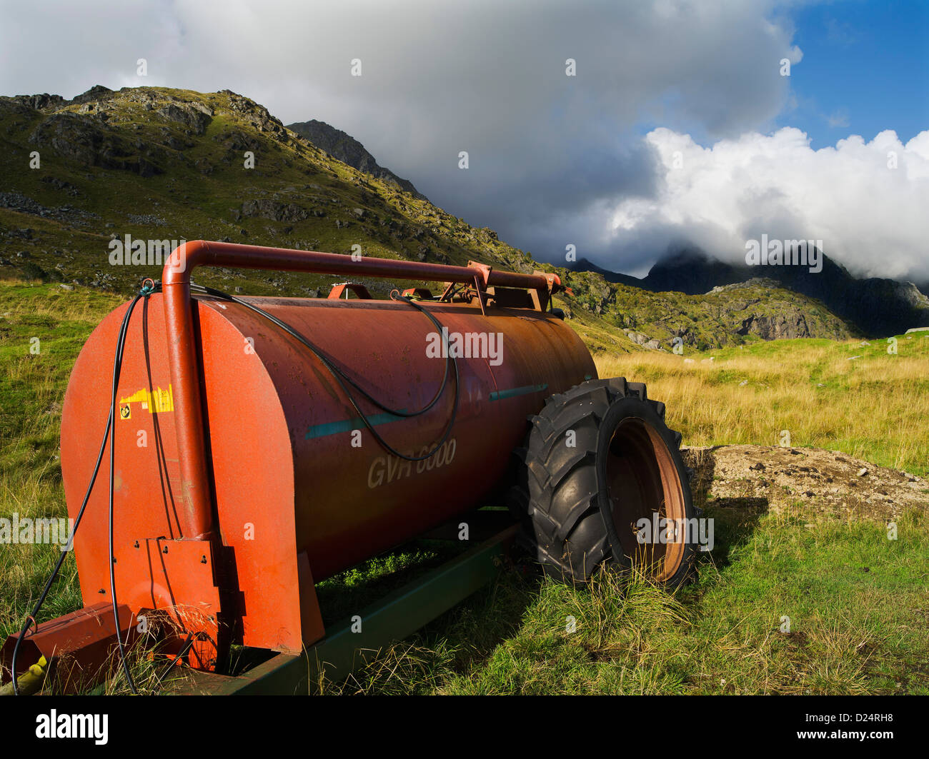 Hill Country spectaculaire au-dessus du col entre Vik et Leite, Lofoten, Norvège Banque D'Images