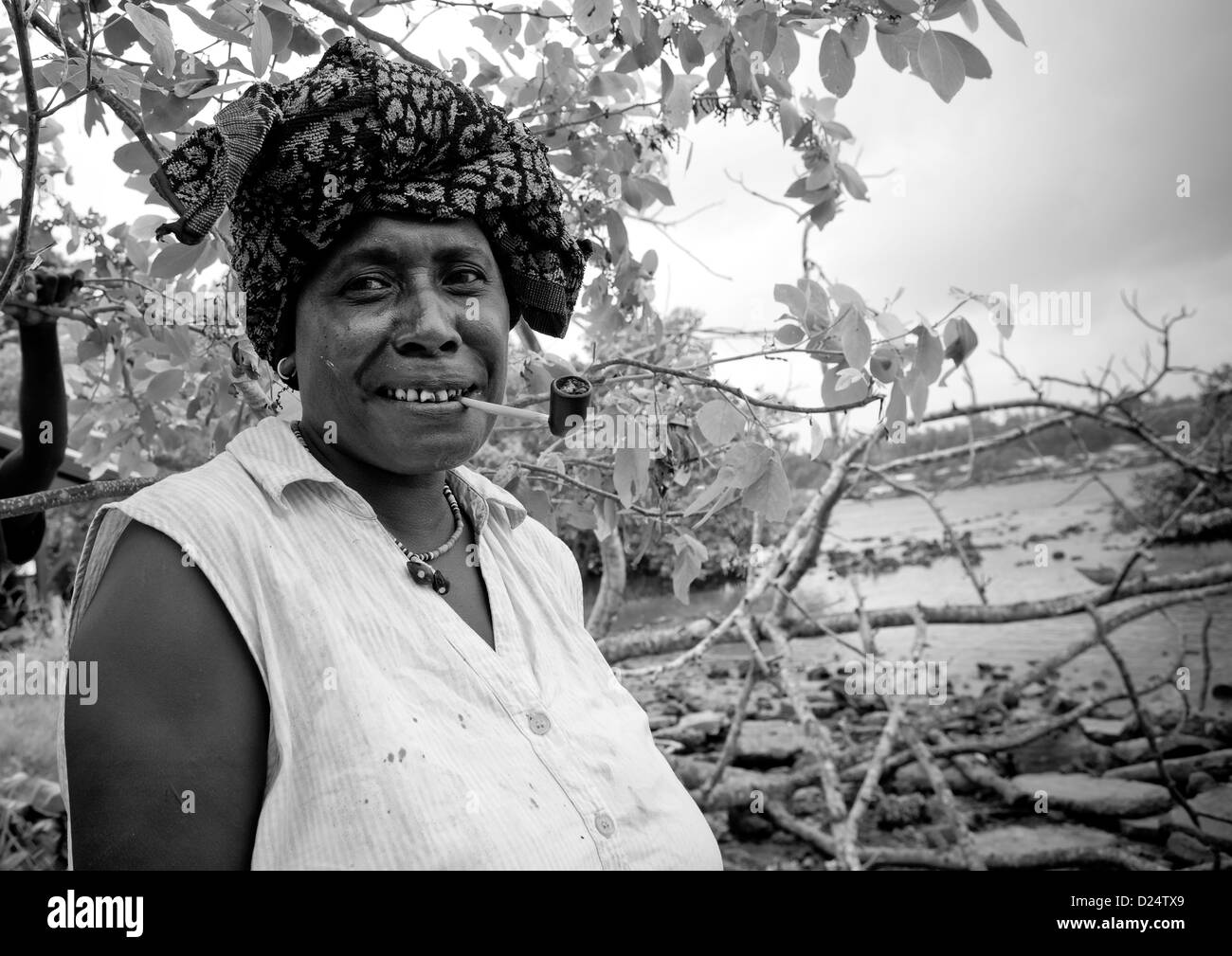 Femme au marché de Buka, Bougainville, en Papouasie Nouvelle Guinée Banque D'Images