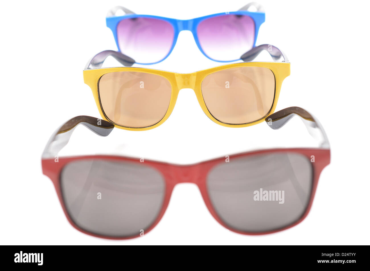 Lunettes de soleil en plastique, bleu jaune et rouge Banque D'Images