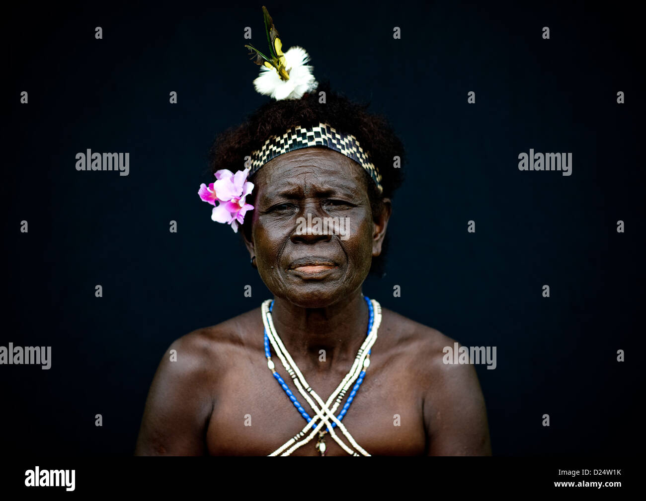 Femme de la région autonome de Bougainville en vêtements traditionnels, la Papouasie-Nouvelle-Guinée Banque D'Images