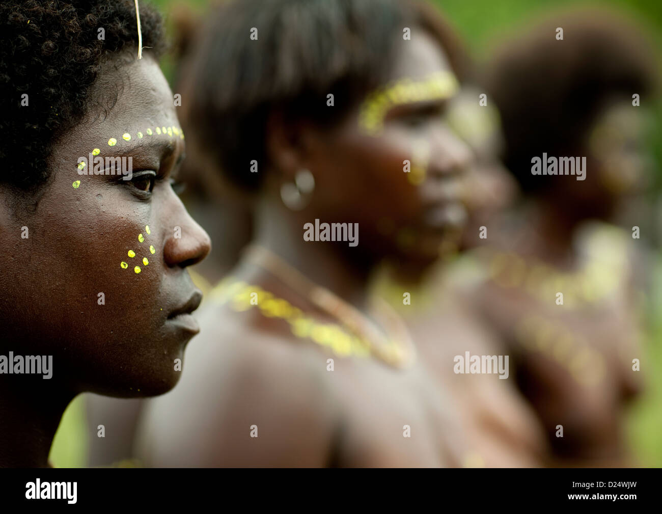 Femme de la région autonome de Bougainville, en vêtements traditionnels, la Papouasie-Nouvelle-Guinée Banque D'Images