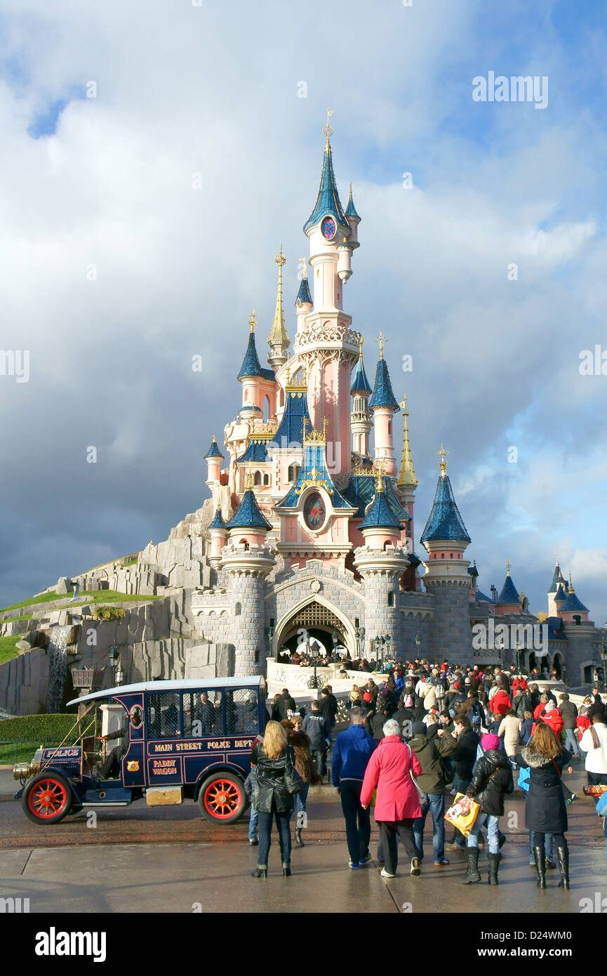 Château de La Belle au bois dormant à Disneyland, Paris, France Banque D'Images