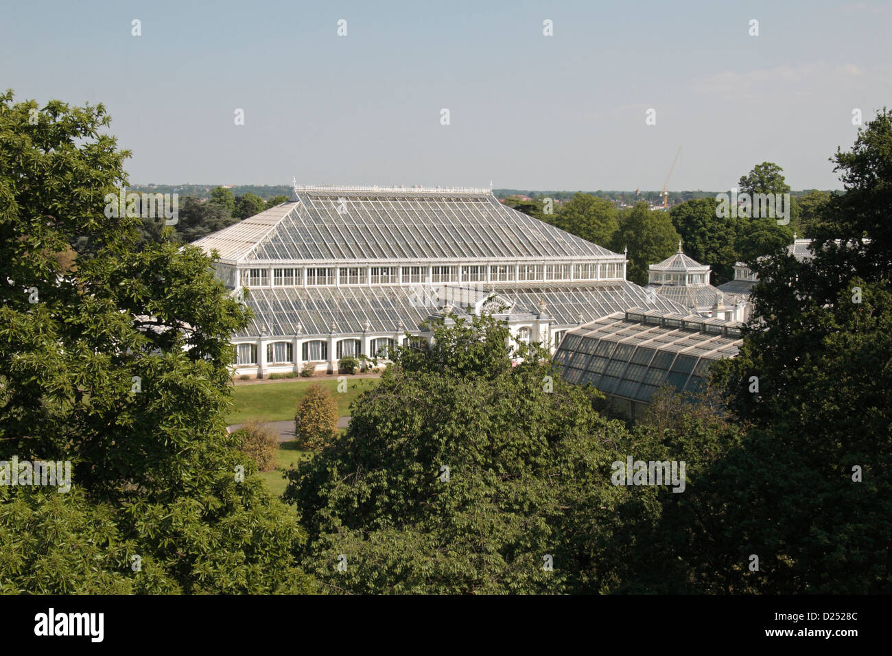 L'Europe House vu du Rhizotron et Xstrata Treetop Walkway, Royal Botanic Gardens, Kew, Angleterre. Banque D'Images