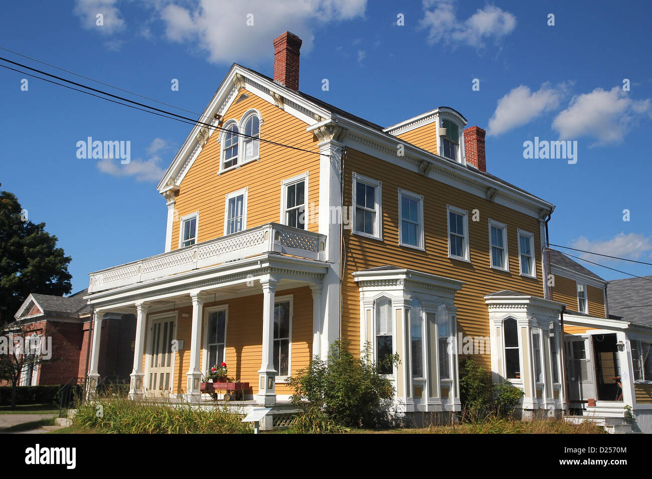 Le Nickels-Colcord-Duncan House, construit au début des années 1840, abrite maintenant des bureaux pour le musée marin Penobscot, Maine, Searsport Banque D'Images