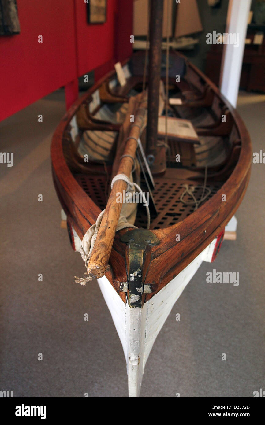 Un canoë affichée à l'Musée Marin Penobscot, Maine, Searsport Banque D'Images Un canoë affichée à l'Musée Marin Penobscot, Maine, Searsport Banque D'Images