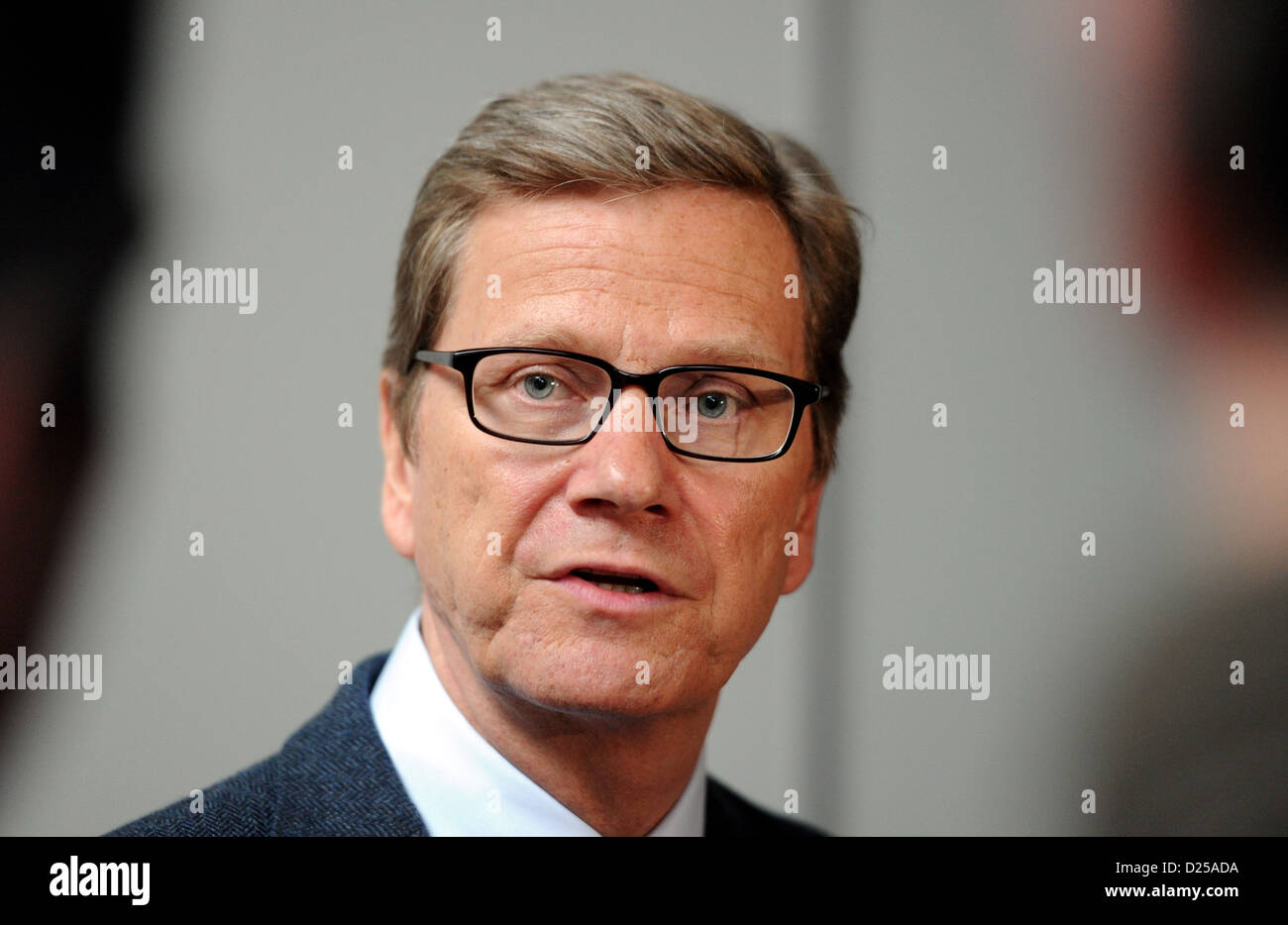 Le ministre allemand des affaires étrangères, Guido Westerwelle (FDP) a dit à des journalistes qu'il veut offrir de l'aide pour le Mali, à Kiel, Allemagne, 14 janvier 2013. Foto : Carsten Rehder Banque D'Images