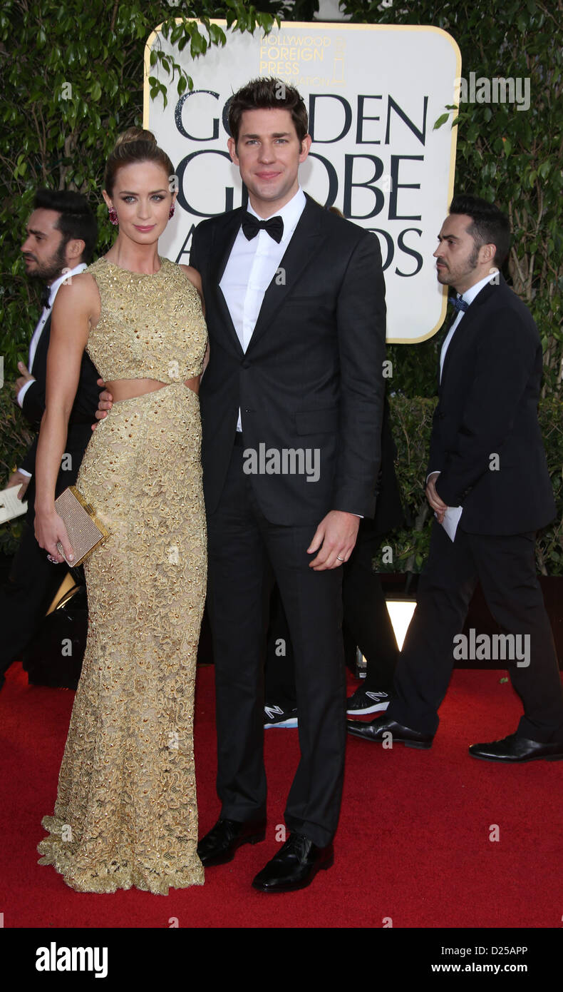 Acteurs Emily Blunt et John Krasinski mari arrivent à la 70e assemblée annuelle Golden Globe Awards présenté par la Hollywood Foreign Press Association (HFPA,, à l'hôtel Beverly Hilton à Beverly Hills, USA, le 13 janvier 2013. Photo : Hubert Boesl Banque D'Images Acteurs Emily Blunt et John Krasinski mari arrivent à la 70e assemblée annuelle Golden Globe Awards présenté par la Hollywood Foreign Press Association (HFPA,, à l'hôtel Beverly Hilton à Beverly Hills, USA, le 13 janvier 2013. Photo : Hubert Boesl Banque D'Images