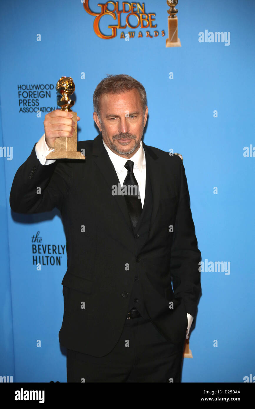 L'acteur américain Kevin Costner pose dans la photo de presse de la 70e assemblée annuelle Golden Globe Awards présenté par la Hollywood Foreign Press Association (HFPA,, à l'hôtel Beverly Hilton à Beverly Hills, USA, le 13 janvier 2013. Photo : Hubert Boesl Banque D'Images