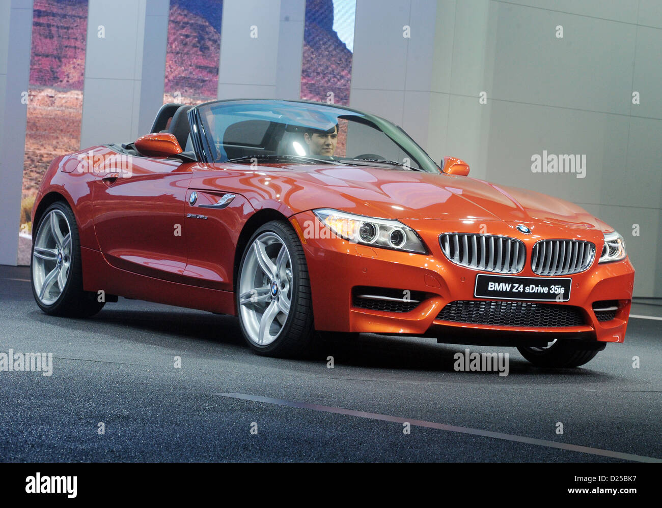 BMW Z4 est inauguré sur la première journée de la presse de la North American International Auto Show (NAIAS) à Detroit, USA, 14 janvier 2013. L'exposition est ouverte à la presse et les vendeurs le 14 janvier et est ouvert au public le 19 jusqu'au 27 janvier. Photo : ULI DECK Banque D'Images