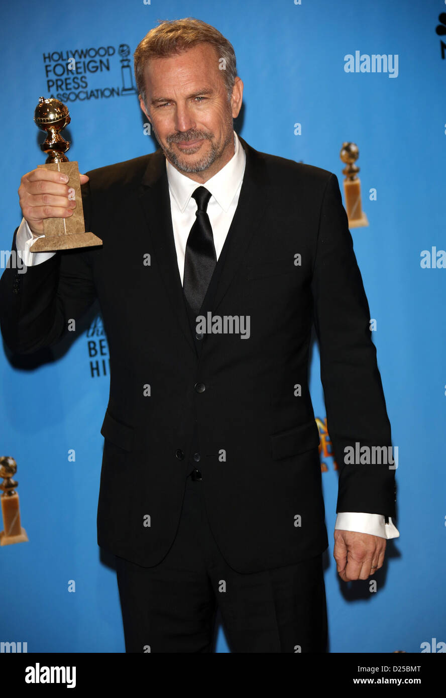 L'acteur américain Kevin Costner pose dans la photo de presse de la 70e assemblée annuelle Golden Globe Awards présenté par la Hollywood Foreign Press Association (HFPA,, à l'hôtel Beverly Hilton à Beverly Hills, USA, le 13 janvier 2013. Photo : Hubert Boesl Banque D'Images