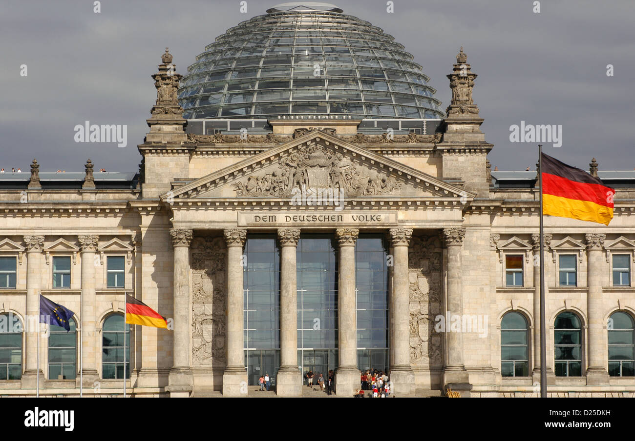 L'Allemagne. Berlin. Le Parlement allemand dans le bâtiment du Reichstag. Par Paul Wallot et Norman Foster. De l'extérieur. Banque D'Images