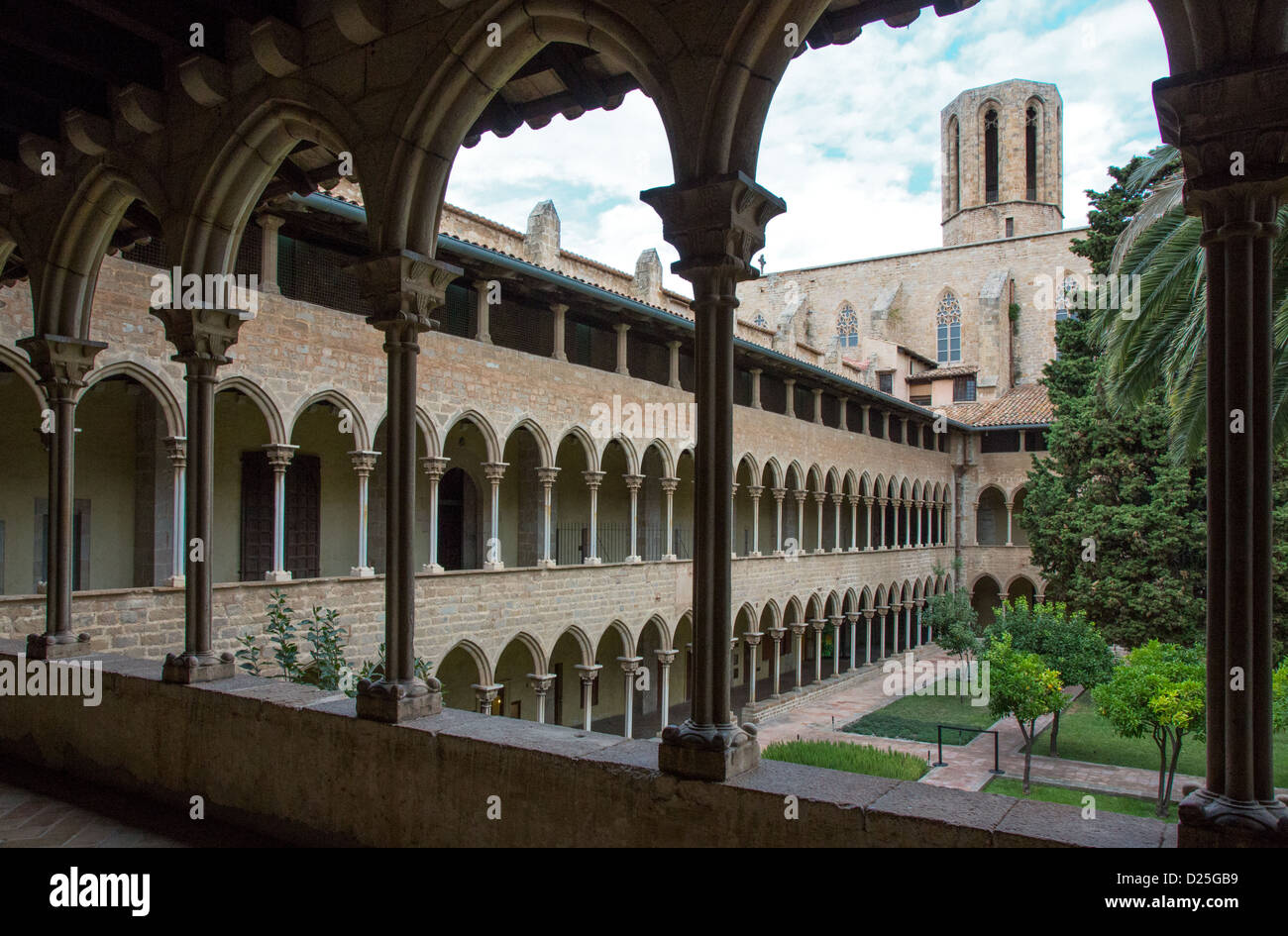 Espagne, Barcelone, le cloître de la monastère de Pedralbes. Banque D'Images