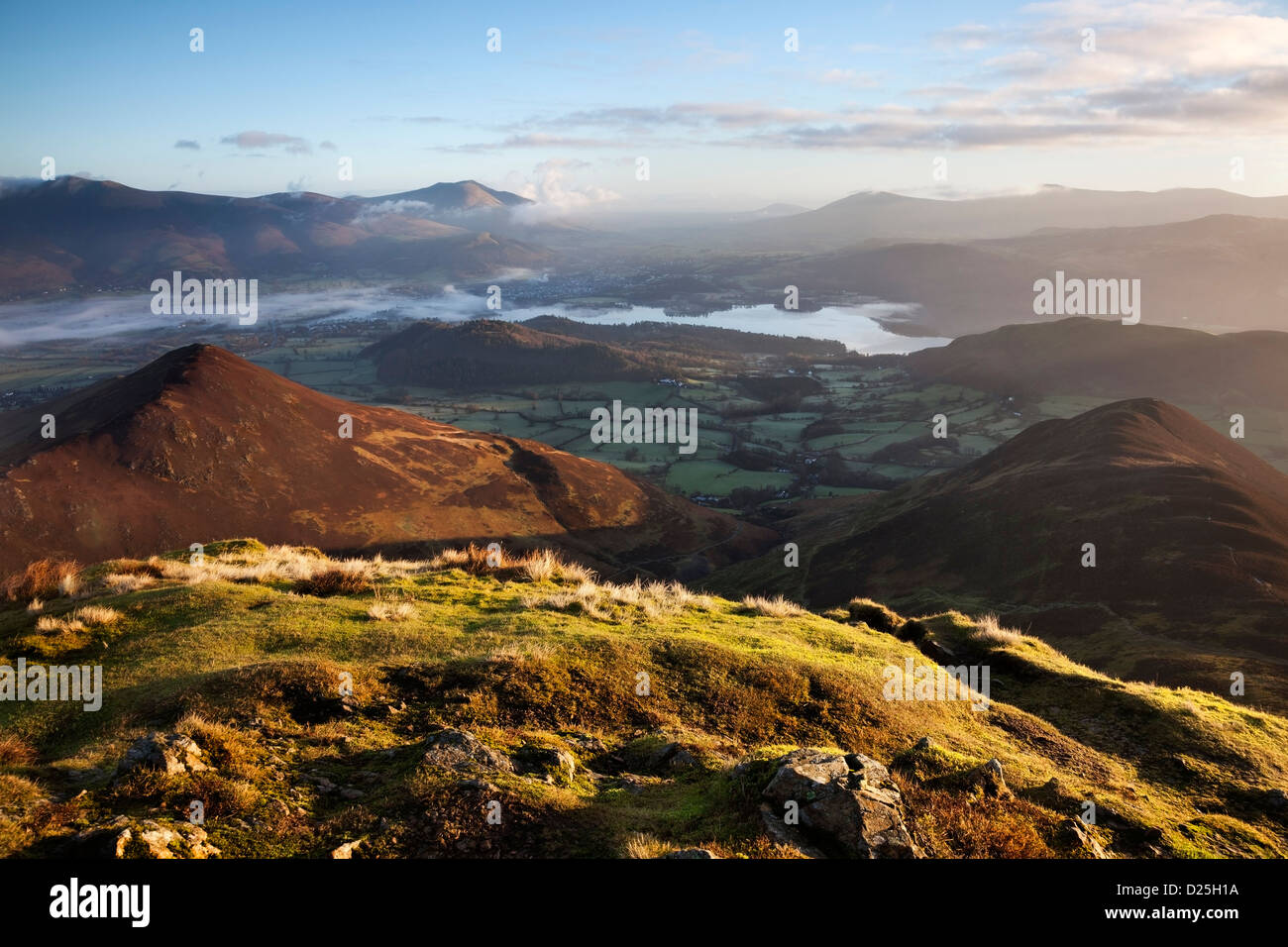 Derwent Water du sommet de Causey Pike in Early Morning Light Lake District Cumbria UK Banque D'Images