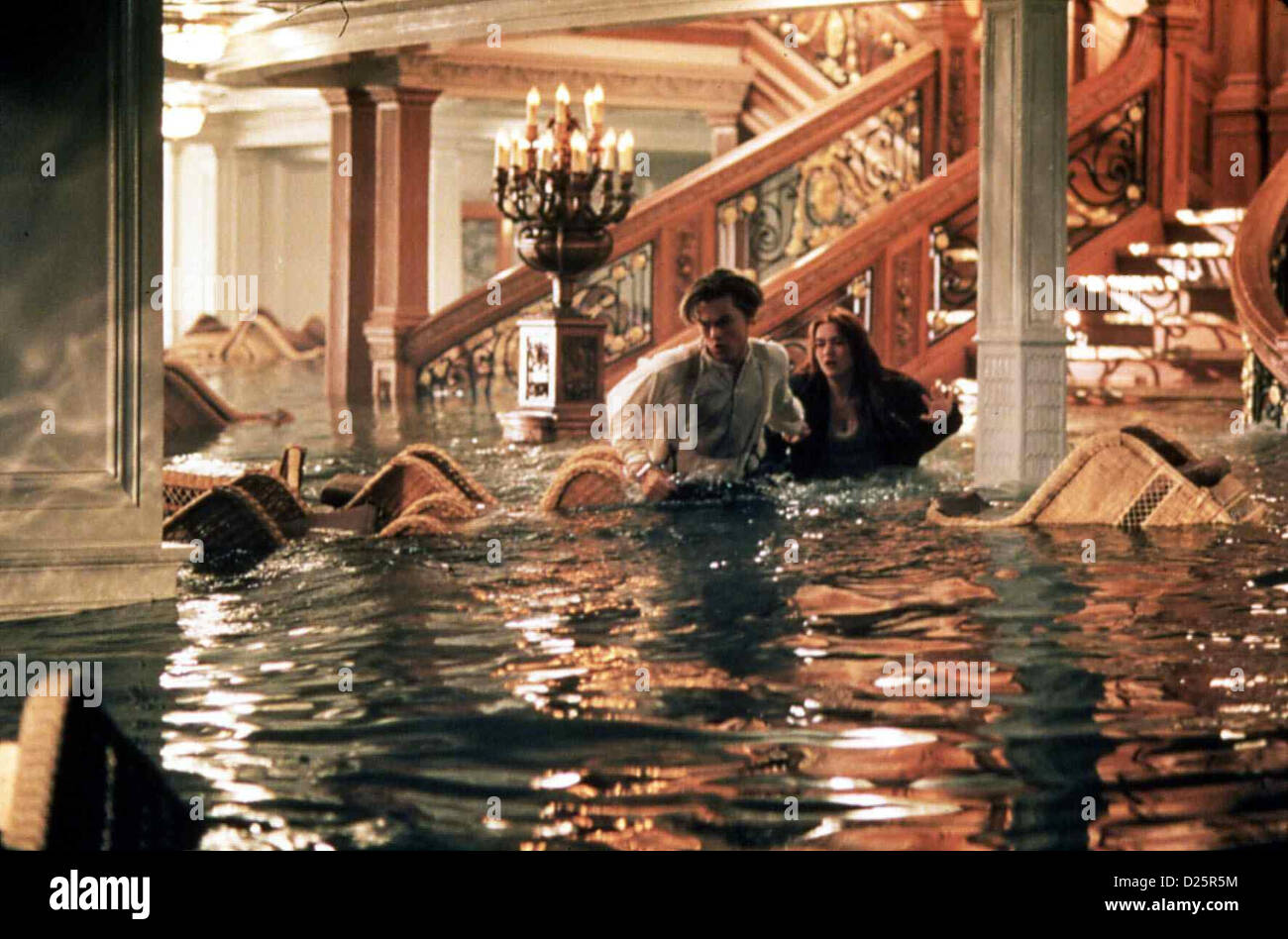Titanic - Chronik einer Untergangs Titanic Leonardo DiCaprio, Kate Winslett Gemeinsam kaempfen Jack (Leonardo DiCaprio) und Banque D'Images