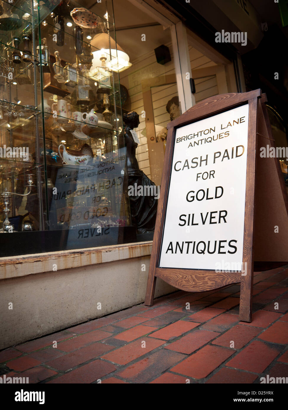 Connectez-vous à un joaillier Brighton Lanes qui indique « Cash Paid for Gold Silver antiques » Banque D'Images