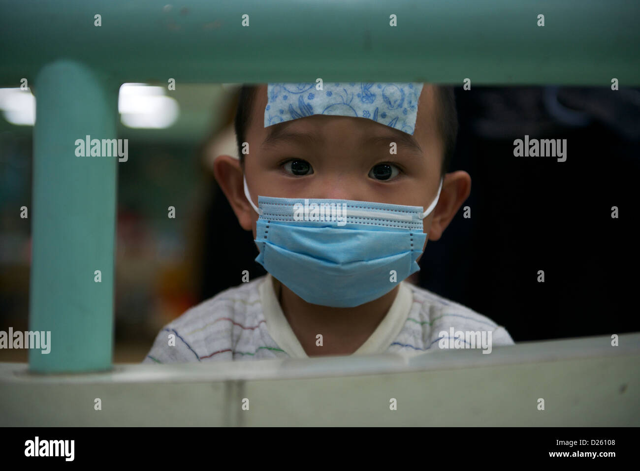 Les enfants malades de l'Hôpital pour enfants de Beijing. Les résidents locaux font face à un cinquième jour de smog dans Beijing. 14-Jan-2013 Banque D'Images