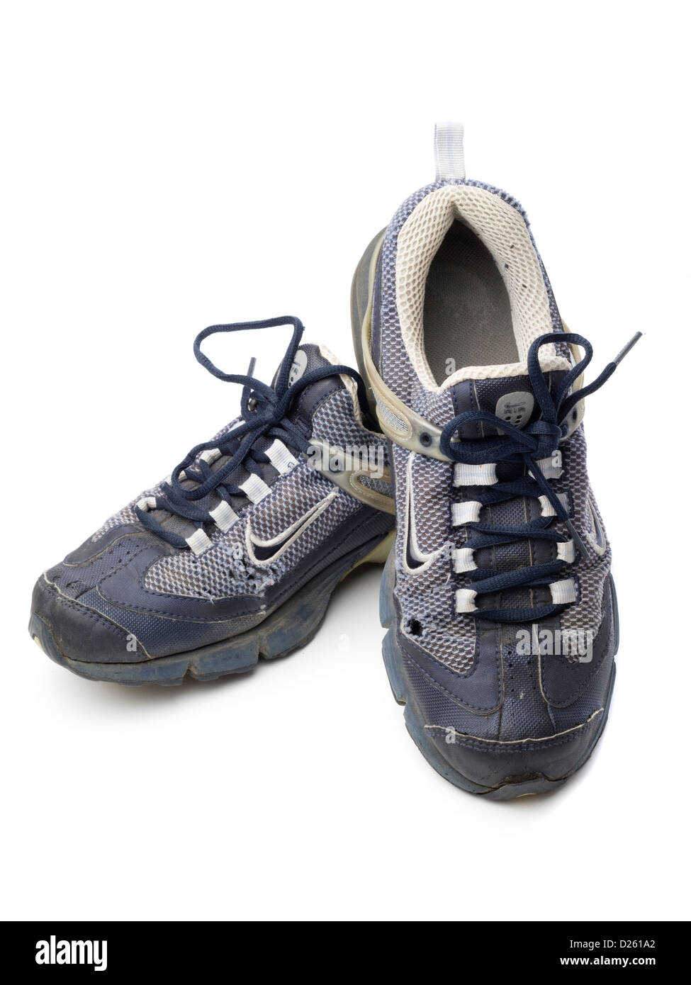 Une paire de vieilles chaussures de course Nike bleu isolé sur fond blanc  Photo Stock - Alamy