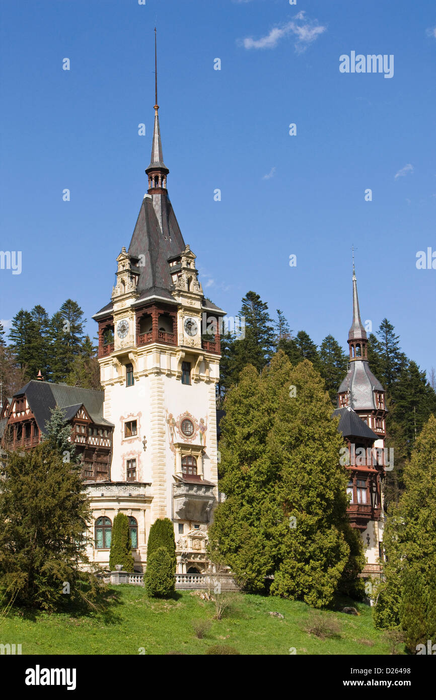 Le Château de Peles de Sinaia, dans les Carpates, Montagnes. La Roumanie. Banque D'Images