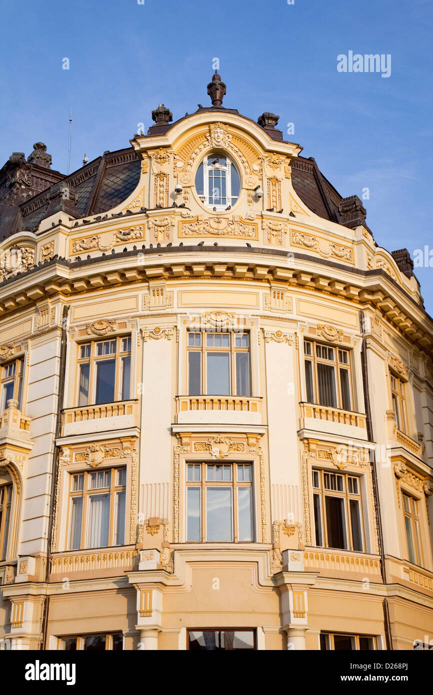 Hermannstadt Sibiu, en Transylvanie, Piata Mare avec l'hôtel de ville et cathédrale catholique romaine de la minorité saxonne allemande. Banque D'Images